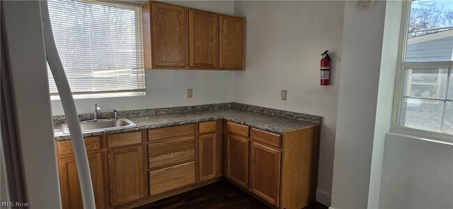 Building Photo - 1235 Bellows St