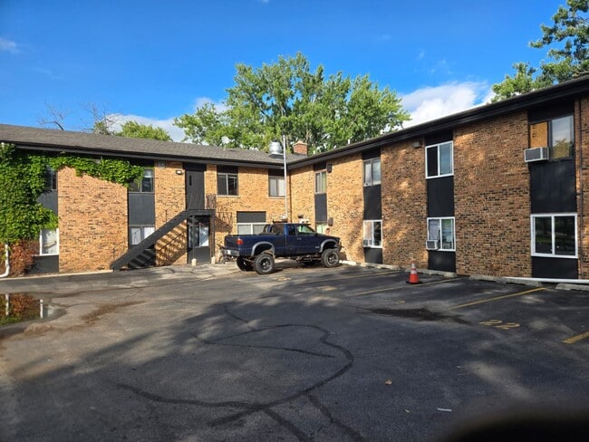 Building Photo - 924 Greenbrier Rd