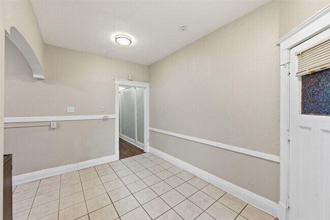 Building Photo - 4162 Shenandoah Ave