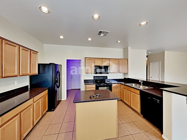 Building Photo - 15421 N 169th Ln