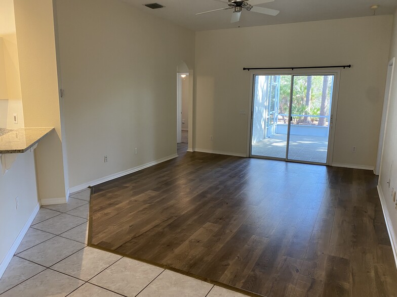 living room from front door - 10 Tanglewood Ct