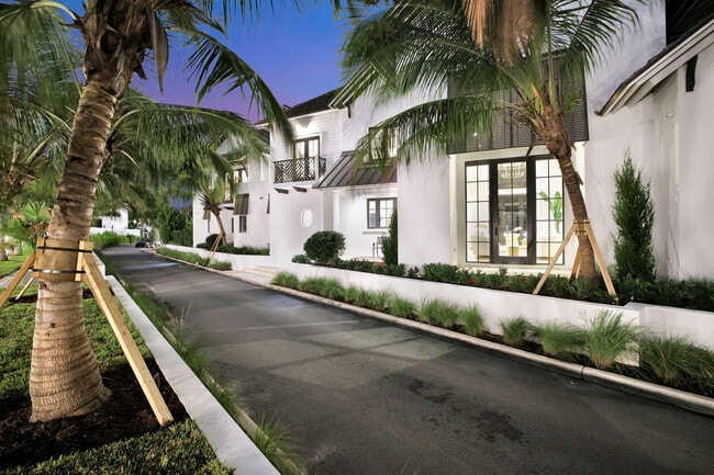 Building Photo - 400 Mola Ave