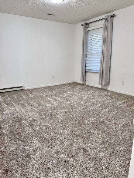 Room 1 Downstairs - 11 Fountain Dr