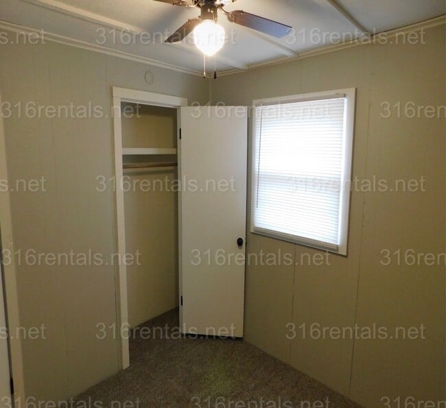 Building Photo - Two bed one bath duplex for rent NOW!