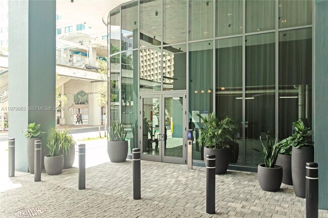 Building Photo - 121 NE 5th St