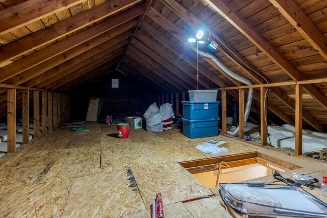 Building Photo - 649 Mitchell Ave