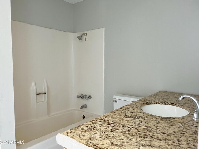 Building Photo - 6413 E Avalon St