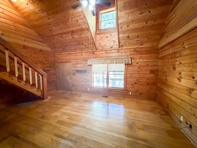 Building Photo - 111 Rocky Creek Dr