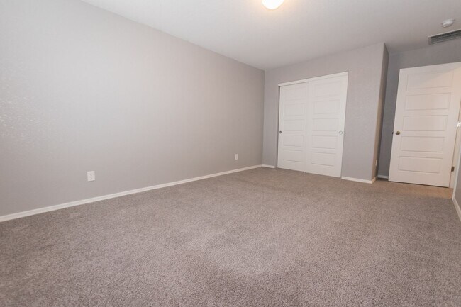 Building Photo - Beautiful 2-Story Home, 5 Bedroom, 3 Full ...
