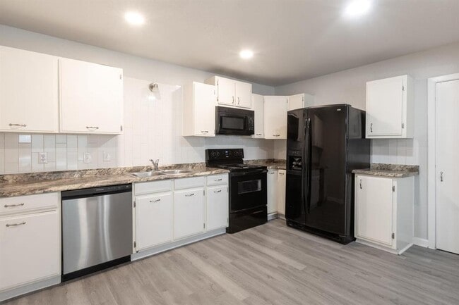 Building Photo - 1445 Hillview Ave