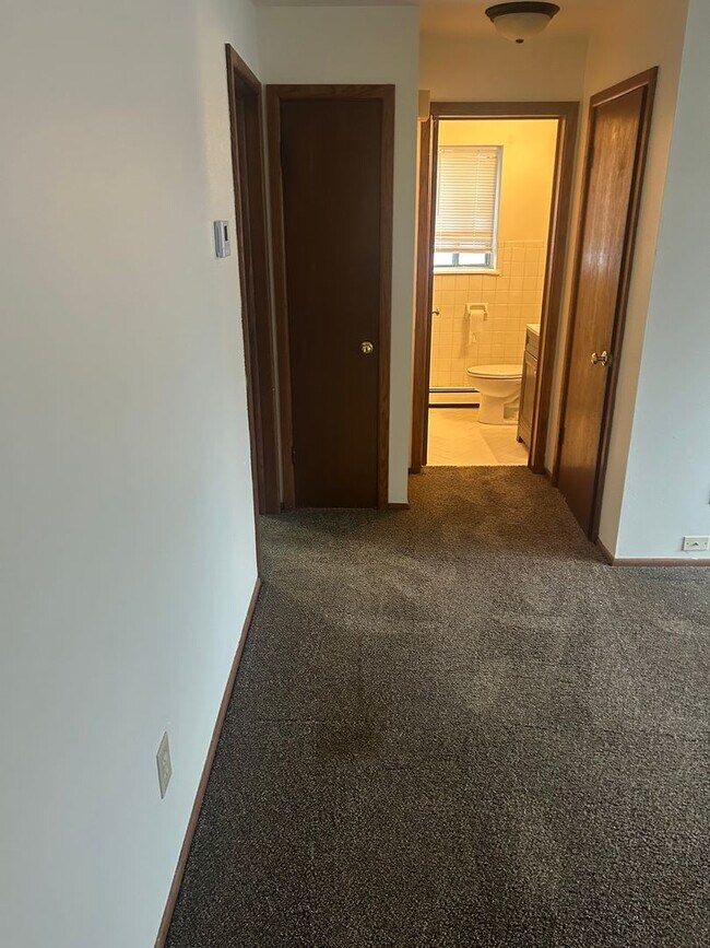 Building Photo - 10621 W Lincoln Ave