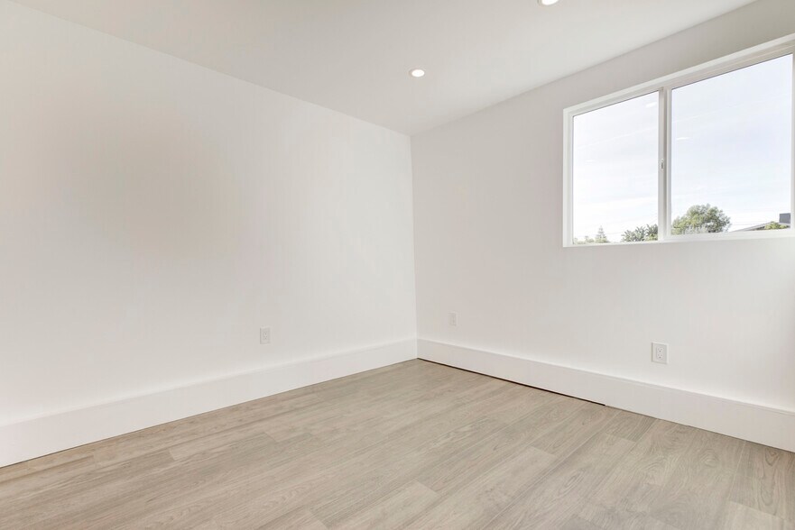 Building Photo - 16501 Kingsbury St