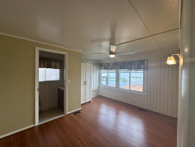 Building Photo - Cozy and Convenient Water Front 2/1 in St. Cloud's Shelter Cove