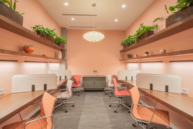 Building Photo - 688 W 1st St