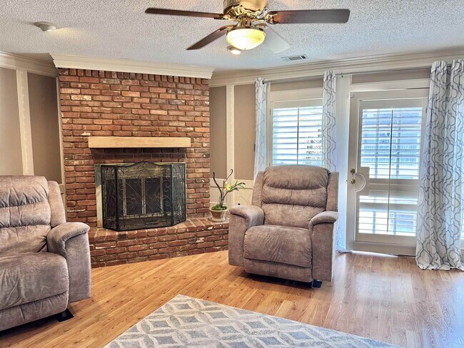 Building Photo - 7881 Elm Leaf Dr