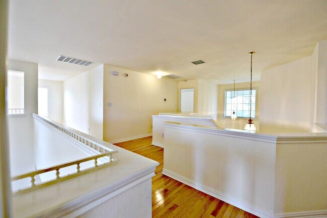 Building Photo - 4220 N Summercrest Loop