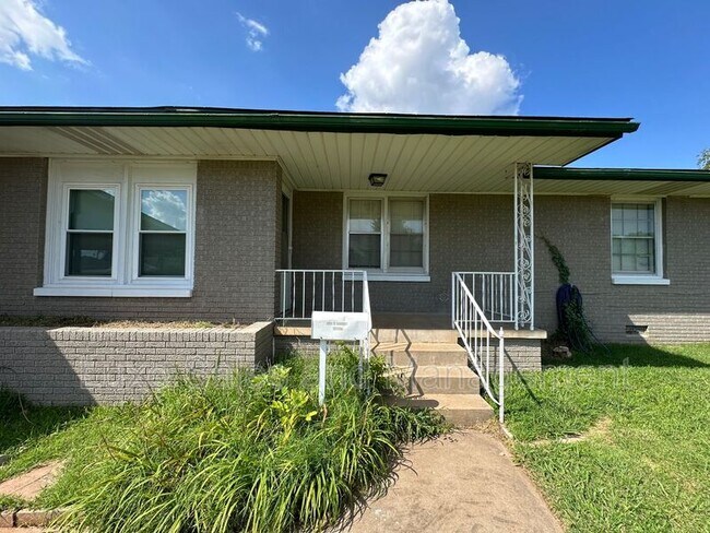 Building Photo - 133 W. Jarman Drive