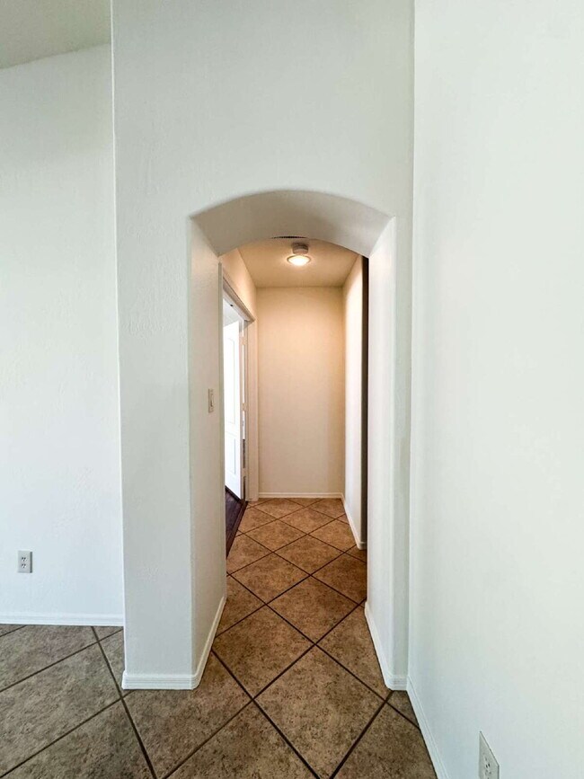 Building Photo - For Rent: 3-bedroom, 2-bathroom home in Barkley Ranch