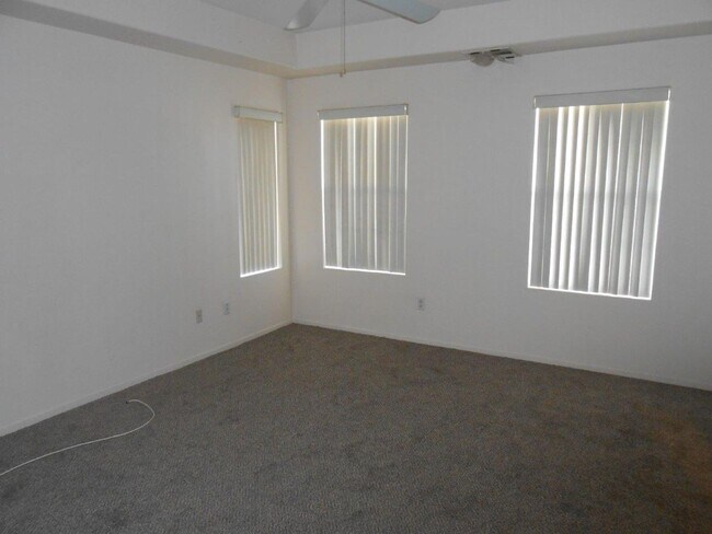 Building Photo - Spacious Home 2 Story Home in Black Mountain