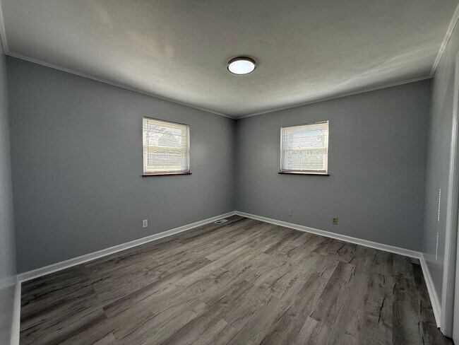 Building Photo - 3 Bedroom 1.5 Bathroom Home Located in Greeneville, TN