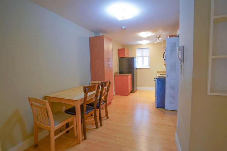 Building Photo - 613 Westgate Ave