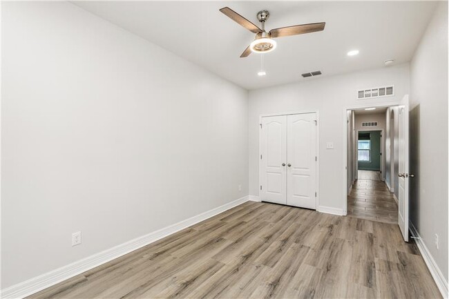 Building Photo - 7454 Seal Beach Ct