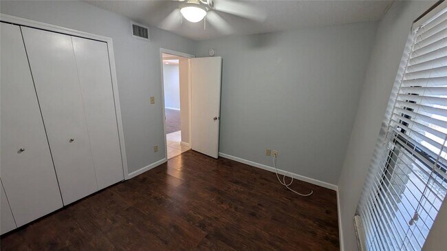 Building Photo - 2882 Plaza Terrace Dr