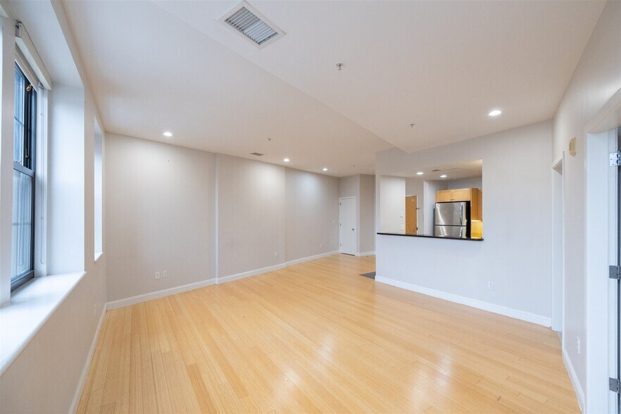 Building Photo - 490 Harrison Ave
