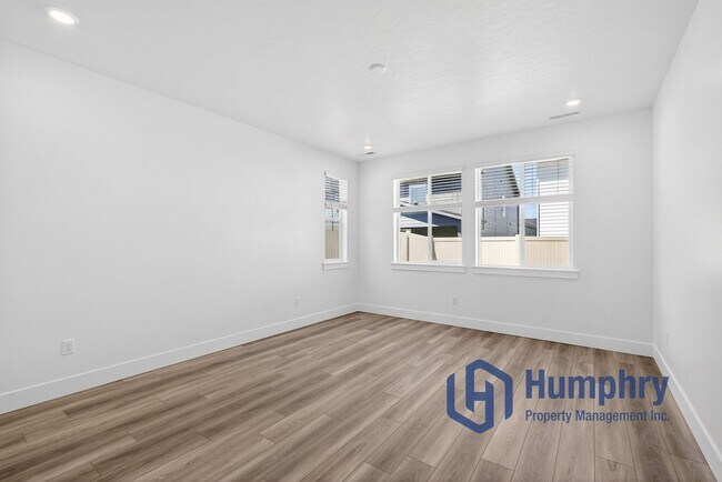 Building Photo - Beautiful home minutes from Costco