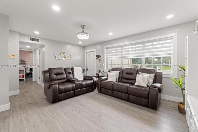 Building Photo - 1366 Osprey Ct