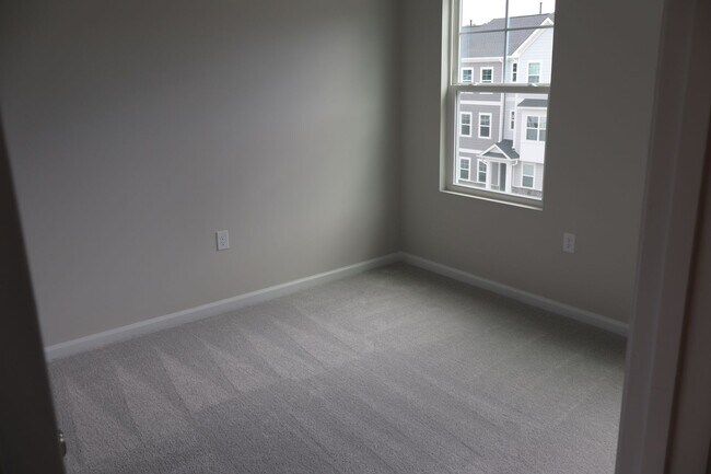 Building Photo - charming 3-bedroom
