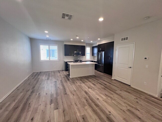 Building Photo - Gorgeous Like-New 4BD/3.5BA Oceanside Townhome! Bright & Airy Open Floor Plan, Stainless Applianc...