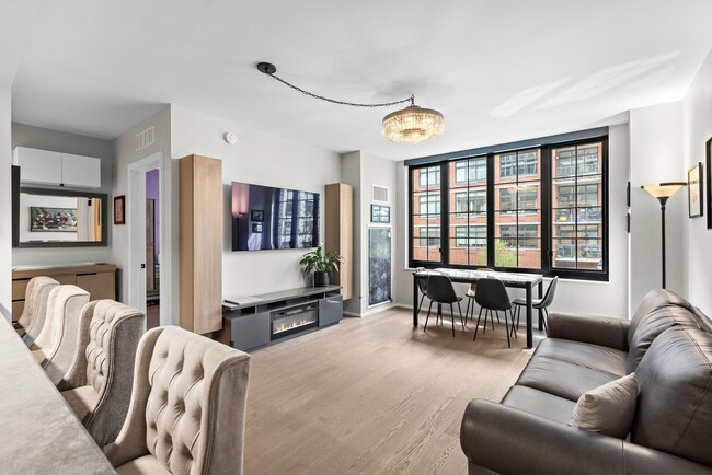 Building Photo - 1425 Hudson St
