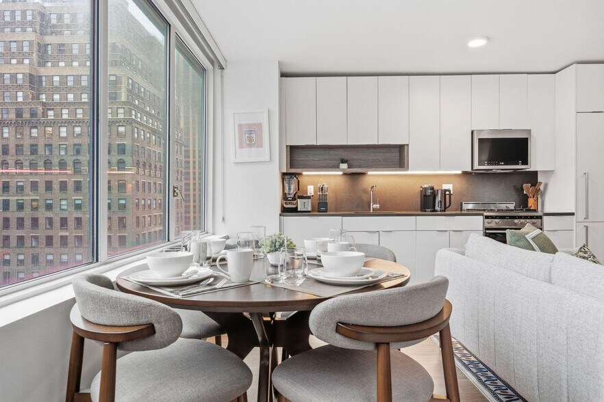 Building Photo - 68 W 37th St