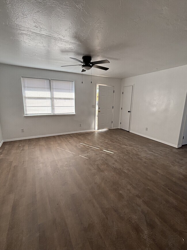 Building Photo - 104 Gatewood Dr