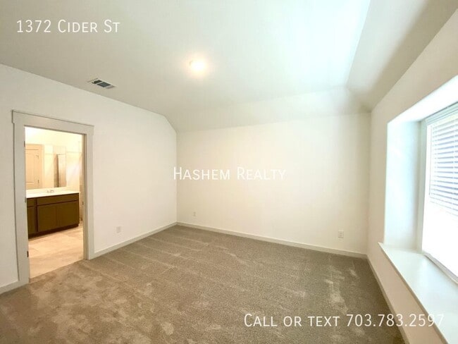Building Photo - 1372 Cider St