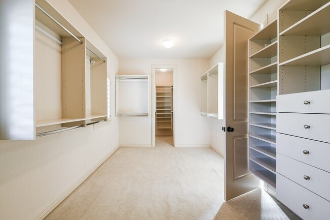 Building Photo - 2014 Flower Garden Ln