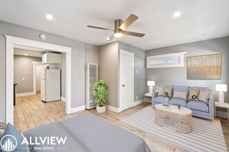 Building Photo - 307 W 7th St