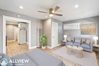 Building Photo - 307 W 7th St