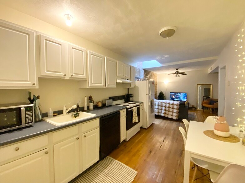 Building Photo - 838 Huntington Ave