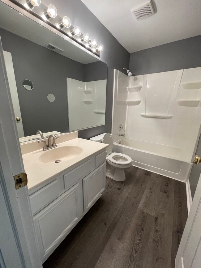 Building Photo - 883 Brompton Ct