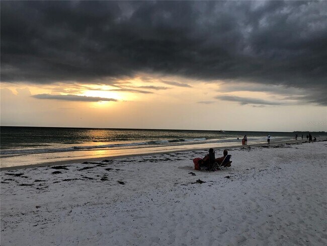 Building Photo - 4216 Plumosa Terrace