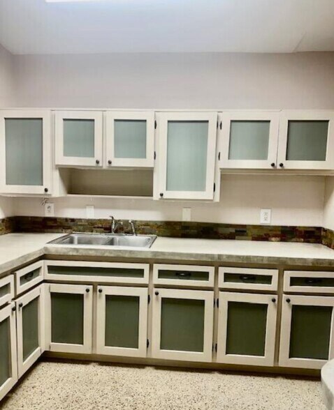 Building Photo - 664 8th St