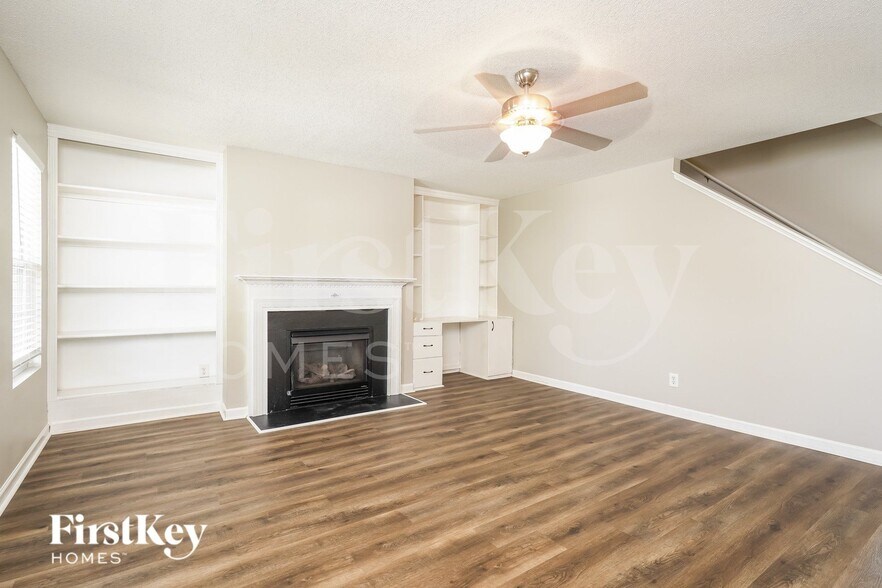 Building Photo - 275 Frontier Dr