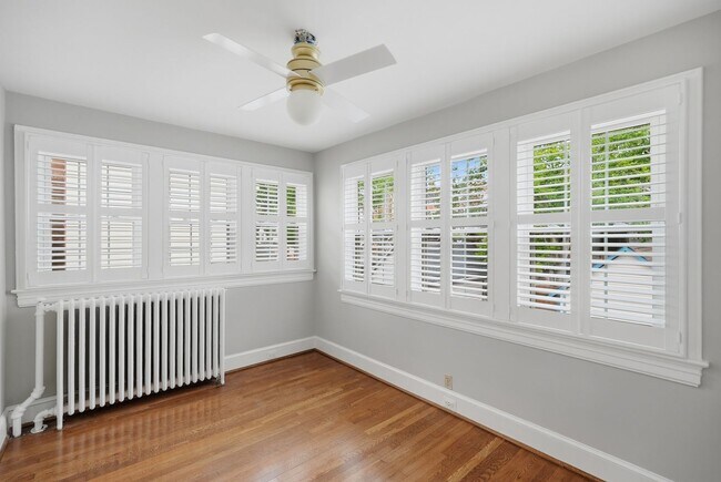 Building Photo - Glover Park Townhome | 4 Bed | 3.5 Bath | 2,500 Sf | Large Front Porch & Fenced-In Backyard w/ Deck