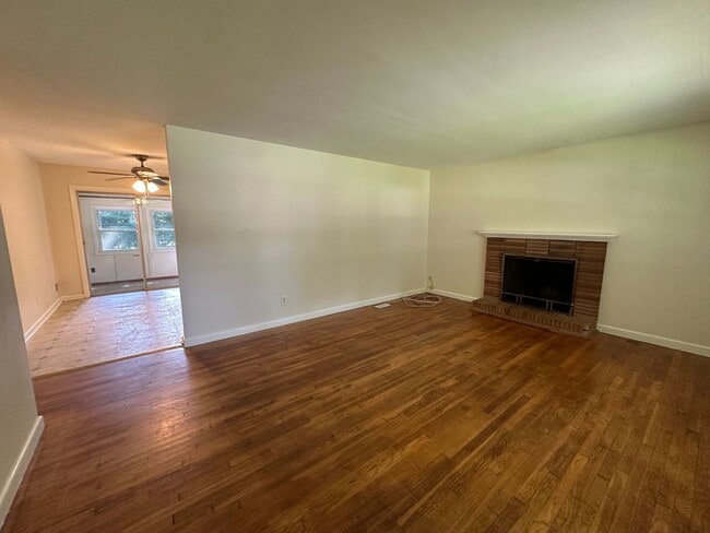 Building Photo - 1408 Dermott Ave
