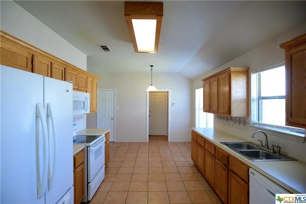 Building Photo - 2807 Diaz Dr