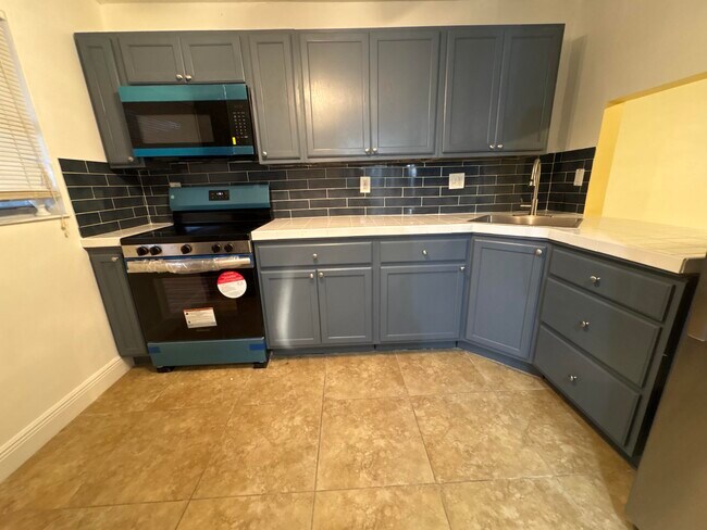 Building Photo - 1751 NW 75th Ave