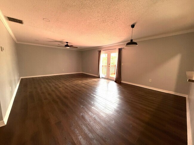 Building Photo - Beautiful 2BR/2BA Condo in Sarasota!