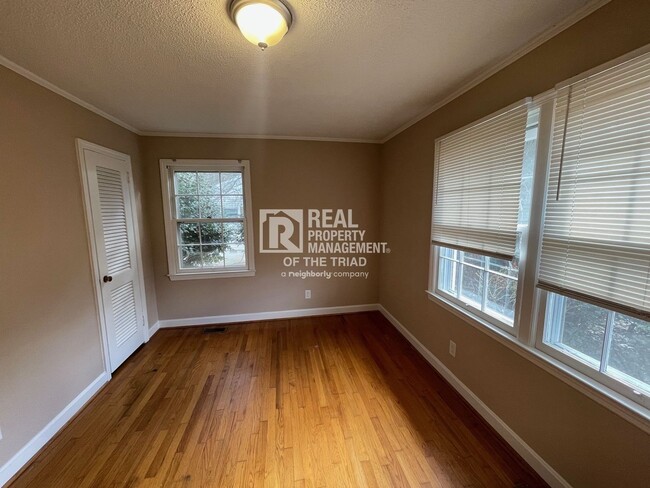 Building Photo - *MOVE-IN SPECIAL* Beautiful 3 BR/2 BA Ranc...